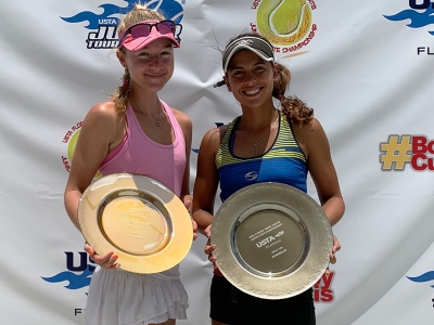 Girls-18s-Champion-and-Finalist-Sophia-Fornaris-and-Stephanie-Sanchez