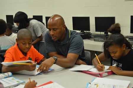 MaliVai Washington with Foundation youth
