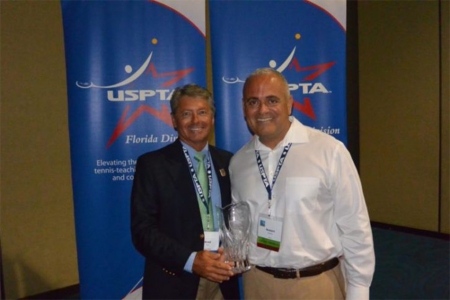 Robert Gomez (right) receives the 2016 Tennis Facility Manager of the Year Award.