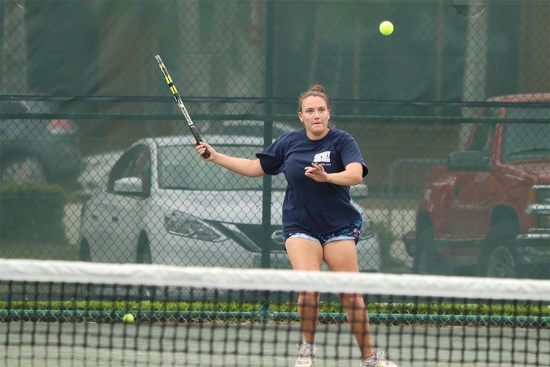 Jemma Tassopoulos on the court at the 2020 Tennis on Campus Delray Beach Challenge