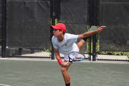 Boys' 16s Winner: Roy Horovitz