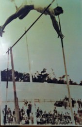 Saki in his Olympic pole vaulting days