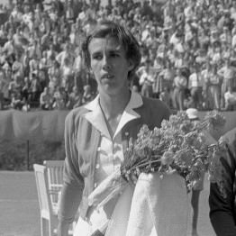 Florida’s Hart, Former Tennis World No. 1, Dies at Age 89