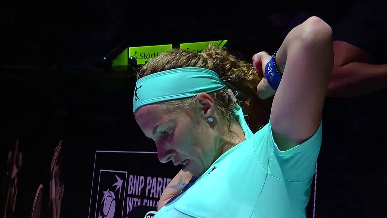 Kuzy shows her no-look hairdressing skills during a WTA Finals match
