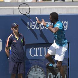 Friday Tennis Blog: Trump to Cheer Isner at Wimbledon? Serena, More